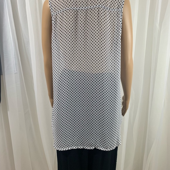 White with black polka dot sleeveless blouse - Picture 4 of 4